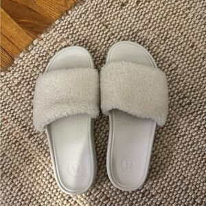 Lululemon Sherpa Slides